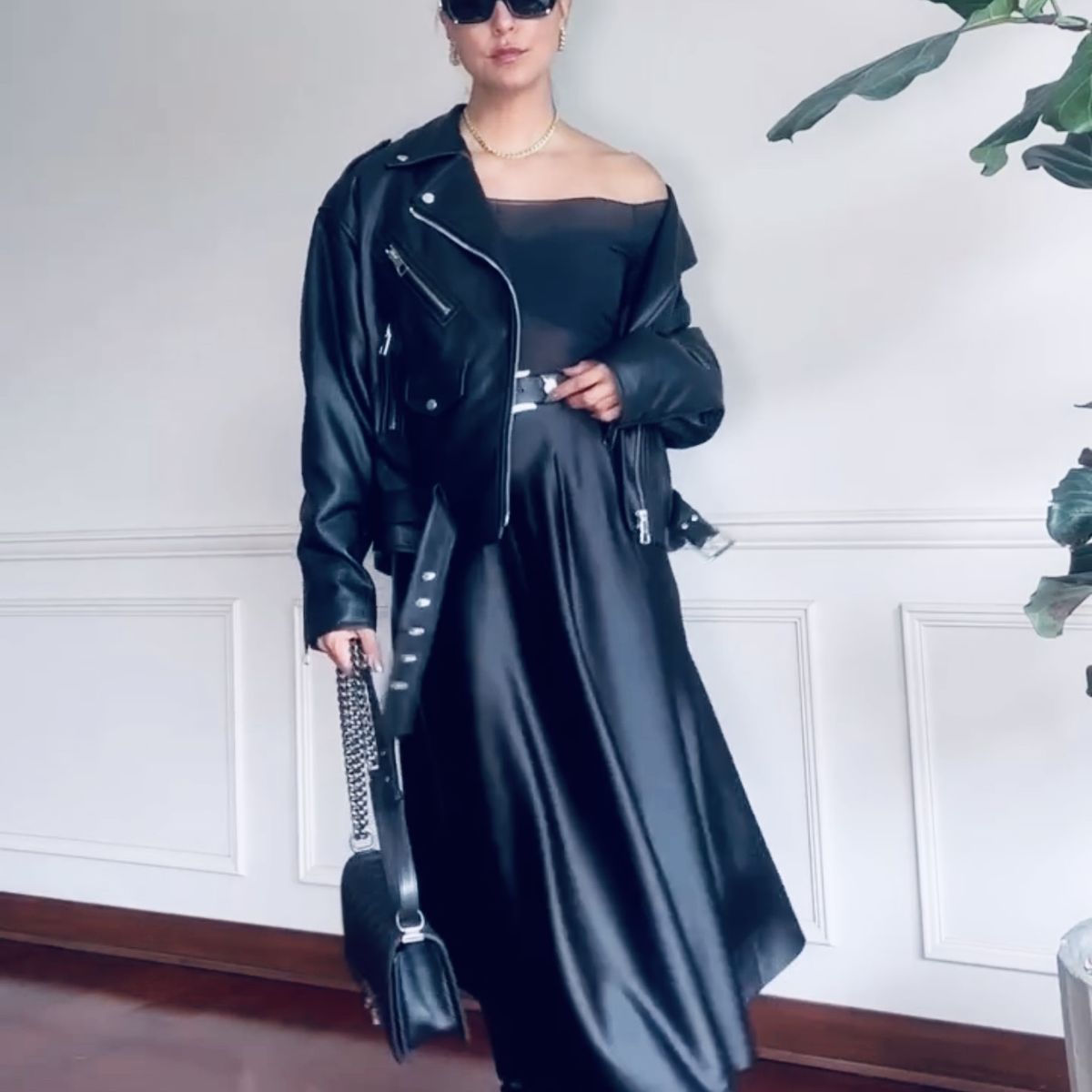 AMA OUTFITTERS - FALDA DE SATIN NEMESIS