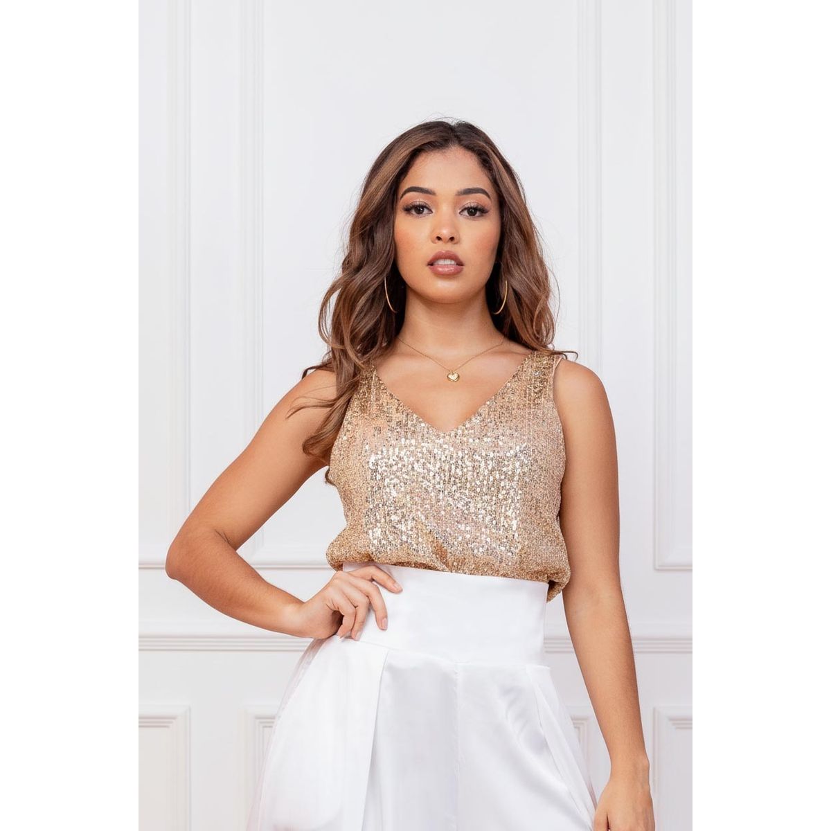 ARMA TU LOOK - BLUSA VIBRANT CUELLO V DE LENTEJUELAS MANGA CERO