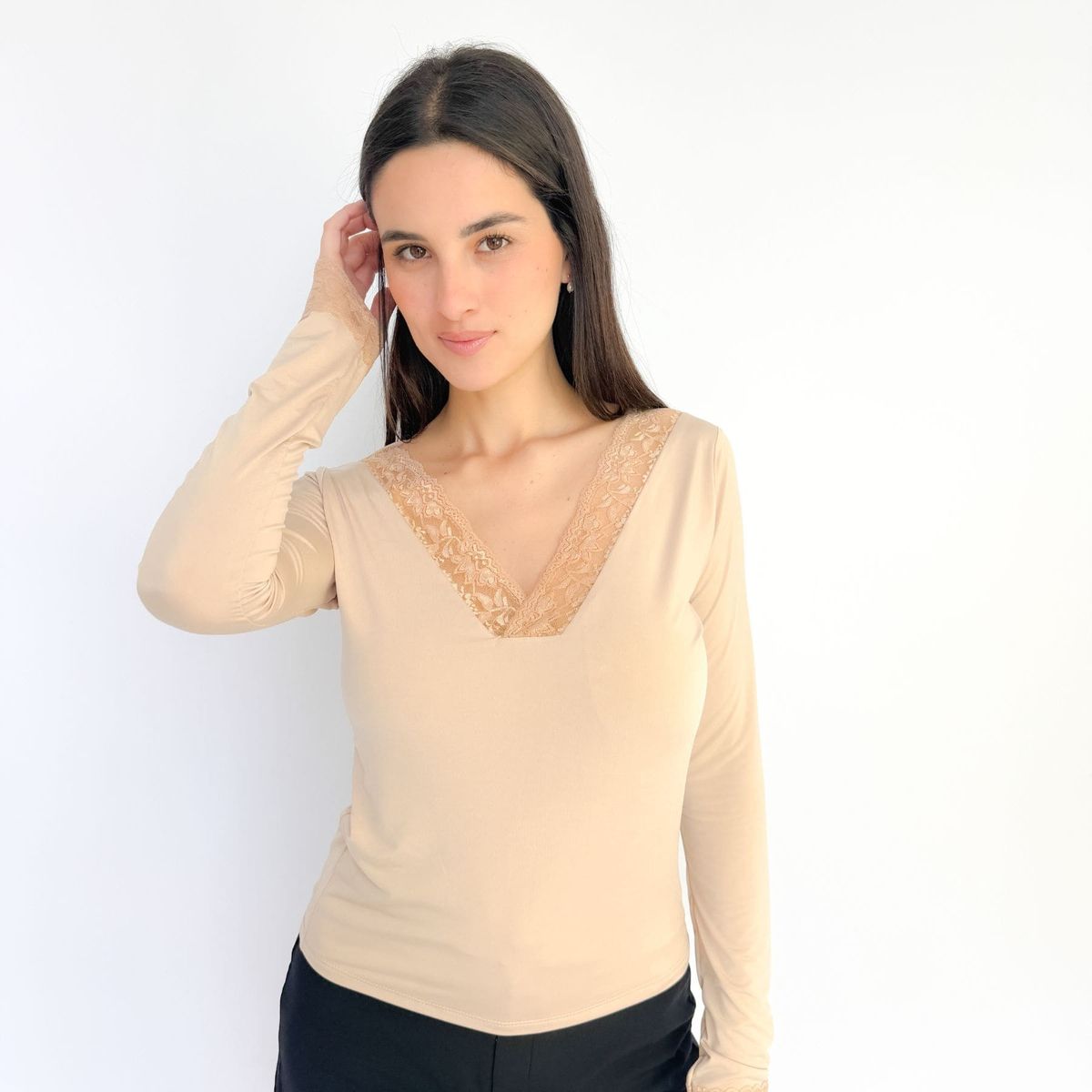 INTROSPECTIVA MODA - POLO MANGA LARGA CUELLO V MODELO ANTONIA