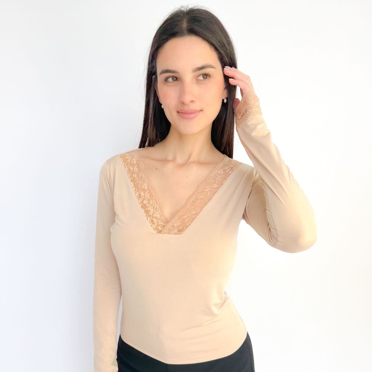 INTROSPECTIVA MODA - POLO MANGA LARGA CUELLO V MODELO ANTONIA