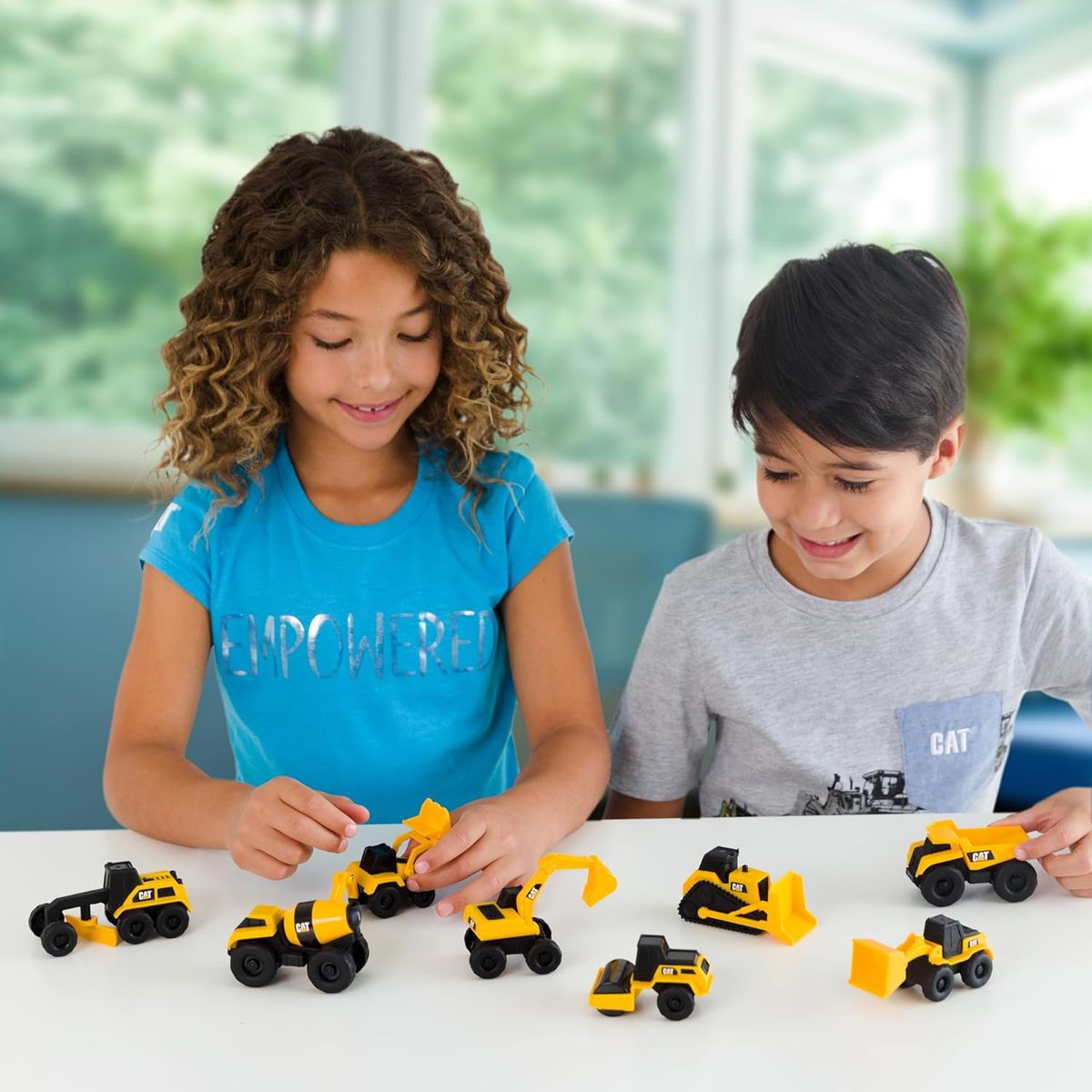 CAT - Set de 8 Vehículos Cat de Construcción de 8 cm a fricción Funrise 82338