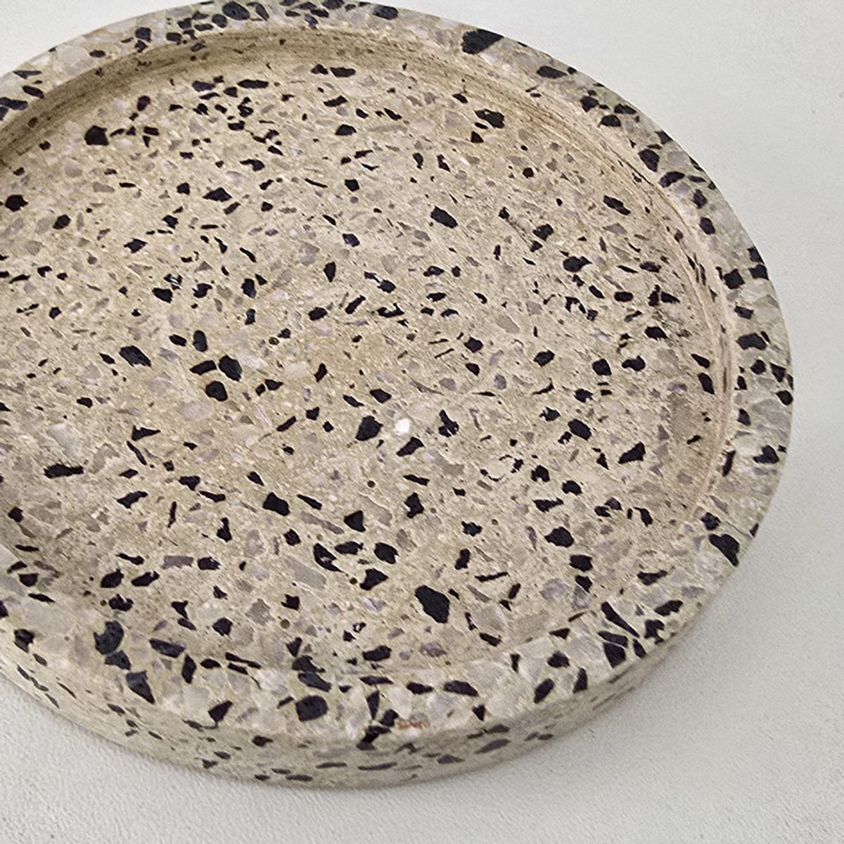 NIABEL - Plato Circular Terrazo Crema