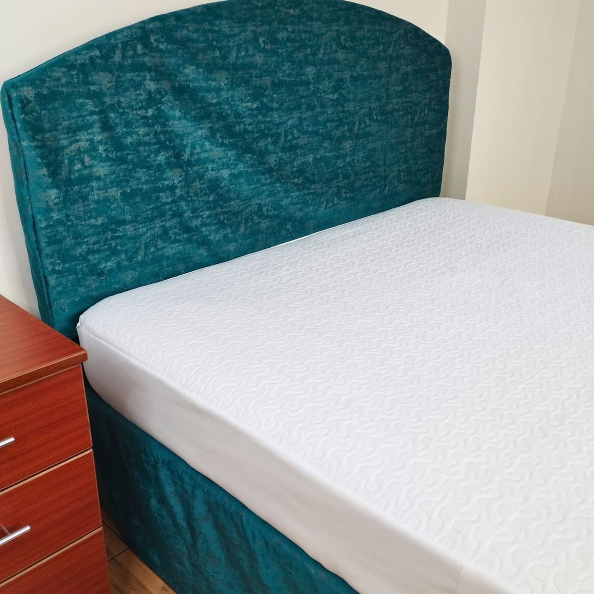 GENERICO - PROTECTOR DE COLCHÓN QUEEN 160CM x 200CM IMPERMEABLE ELASTICADO TERMOGUARD