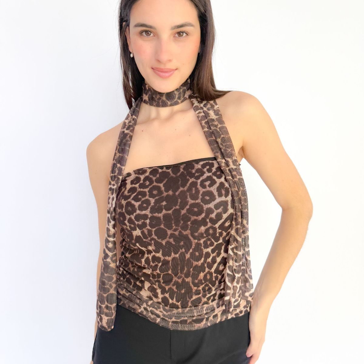 INTROSPECTIVA MODA - BLUSA STRAPLESS MODELO EMILY