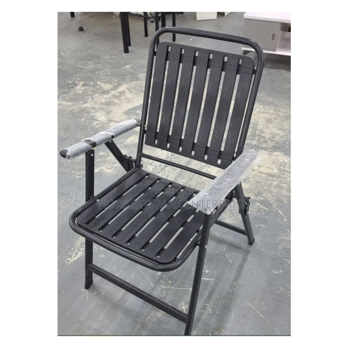 GENERICO - SILLA PLEGABLE PORTÁTIL  DE COLOR NEGRA