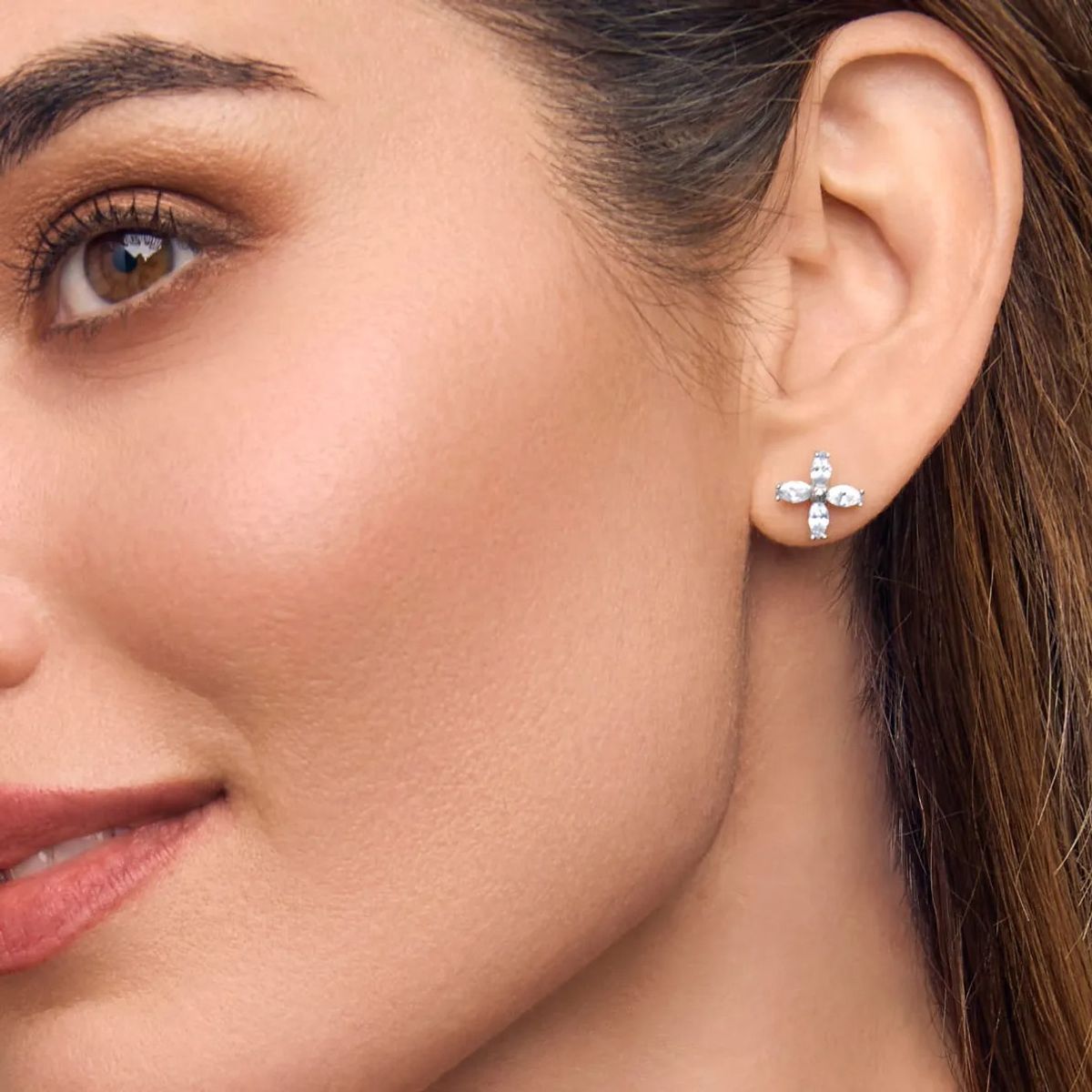 ESIKA - Aretes  Silver Pearls ésika Perú - Plateado / 8