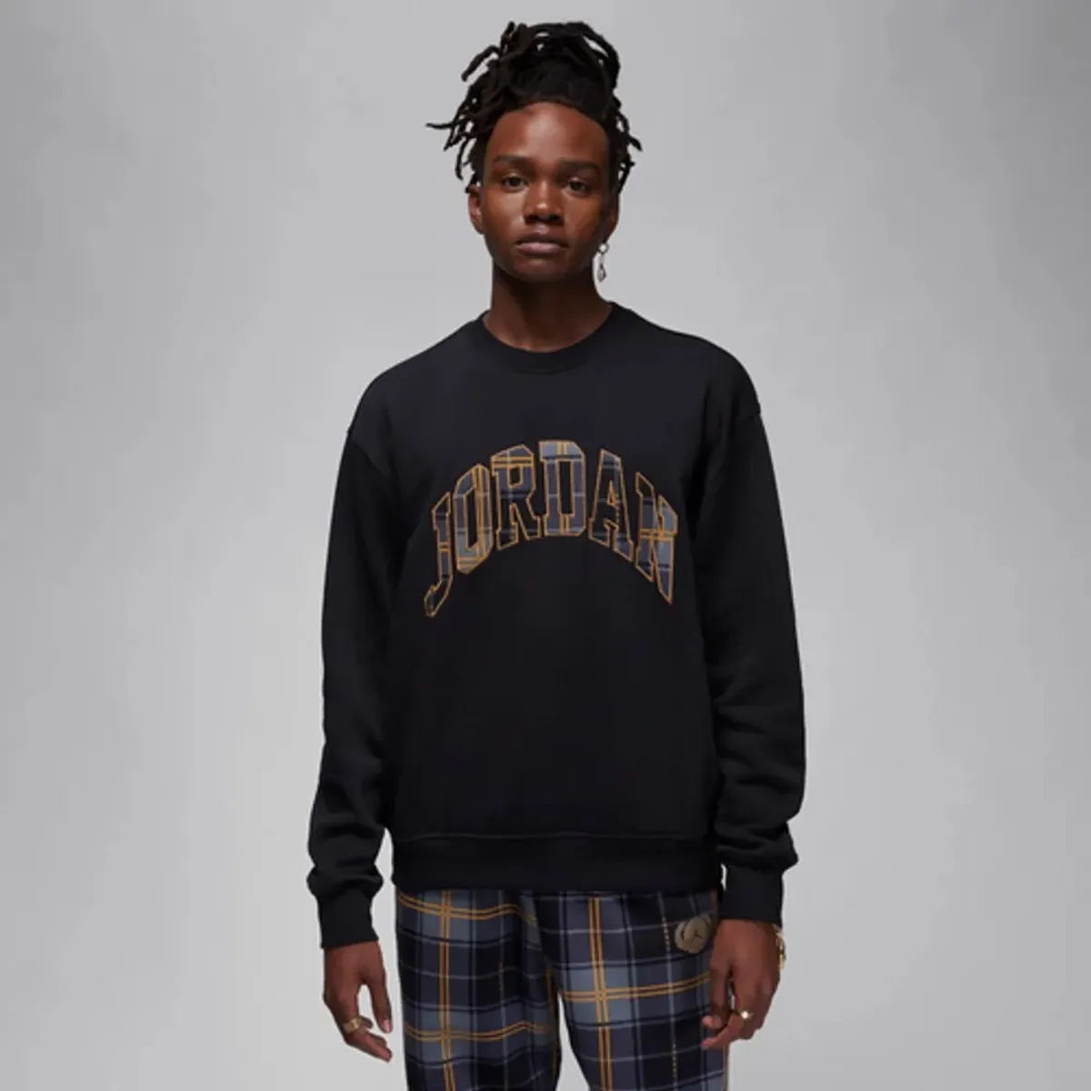 AIR JORDAN - POLERA MANGA LARGA AIR JORDAN NEGRO HOLIDAY FLEECE ESSENTIAL CREW