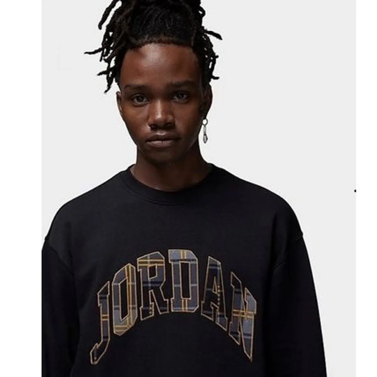 AIR JORDAN - POLERA MANGA LARGA AIR JORDAN NEGRO HOLIDAY FLEECE ESSENTIAL CREW