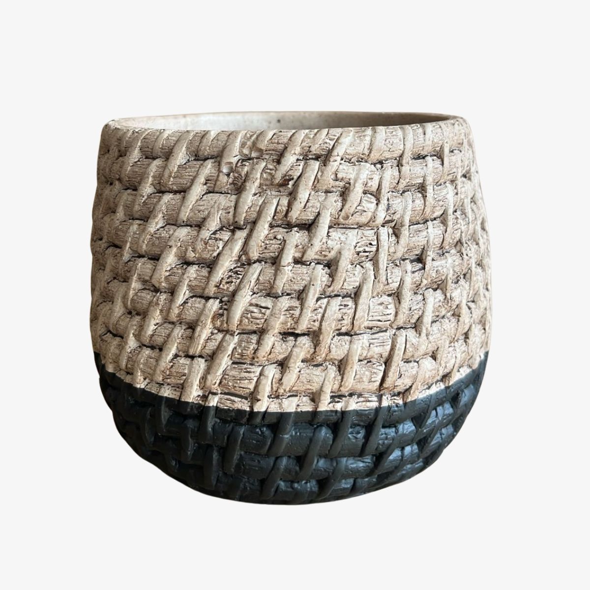 LAR DANIELSEN - Macetero bicolor con textura trenzada - 13 cm alto - Ébano