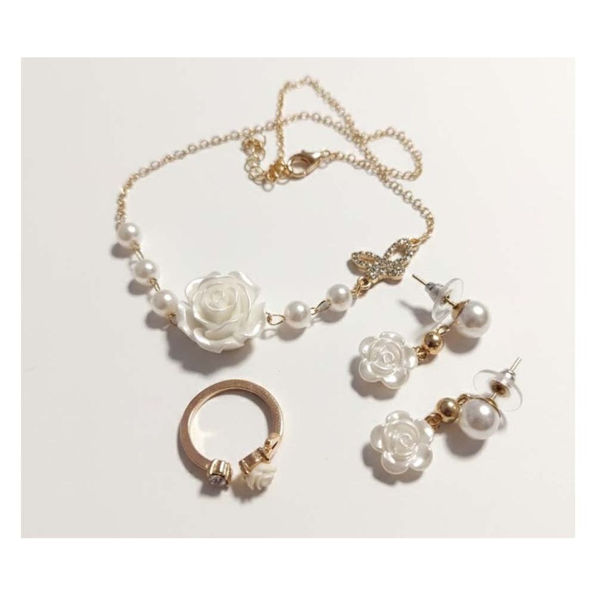 GENERICO - Set Aretes Collar  Anillo Rosas con Perlas Blancas y Dorado 3 en 1
