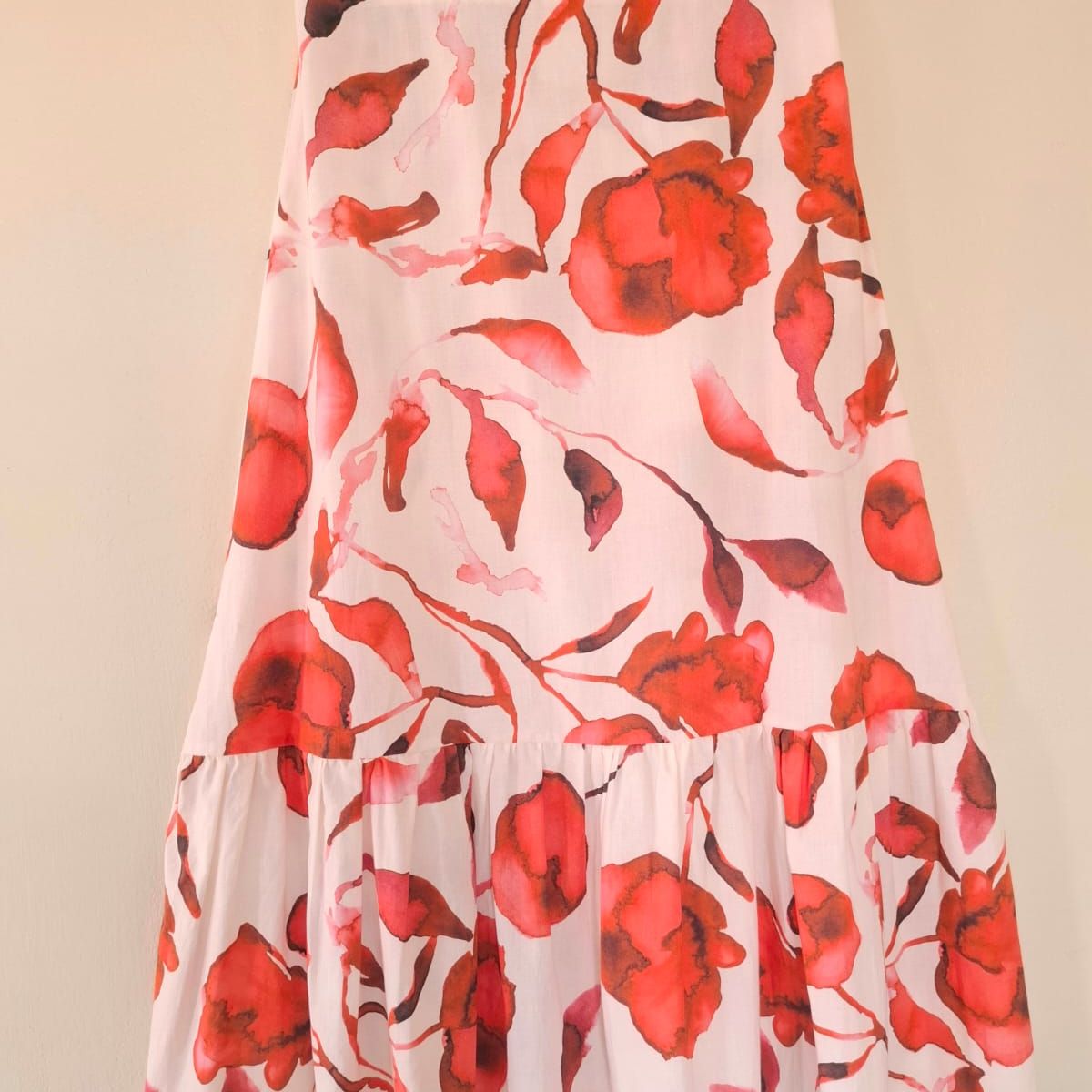 MARWAL - Falda  Carrie , by Marwal , Color Hueso / Flores  Rojas , Cintura  Espalda Elasticada.