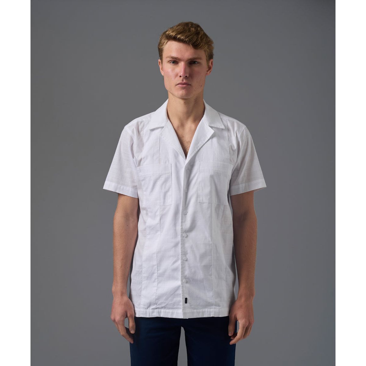 MBO - Camisa para Hombre Manga Corta Look Lino Cuello Resort Guayabera Classic Fit MBO