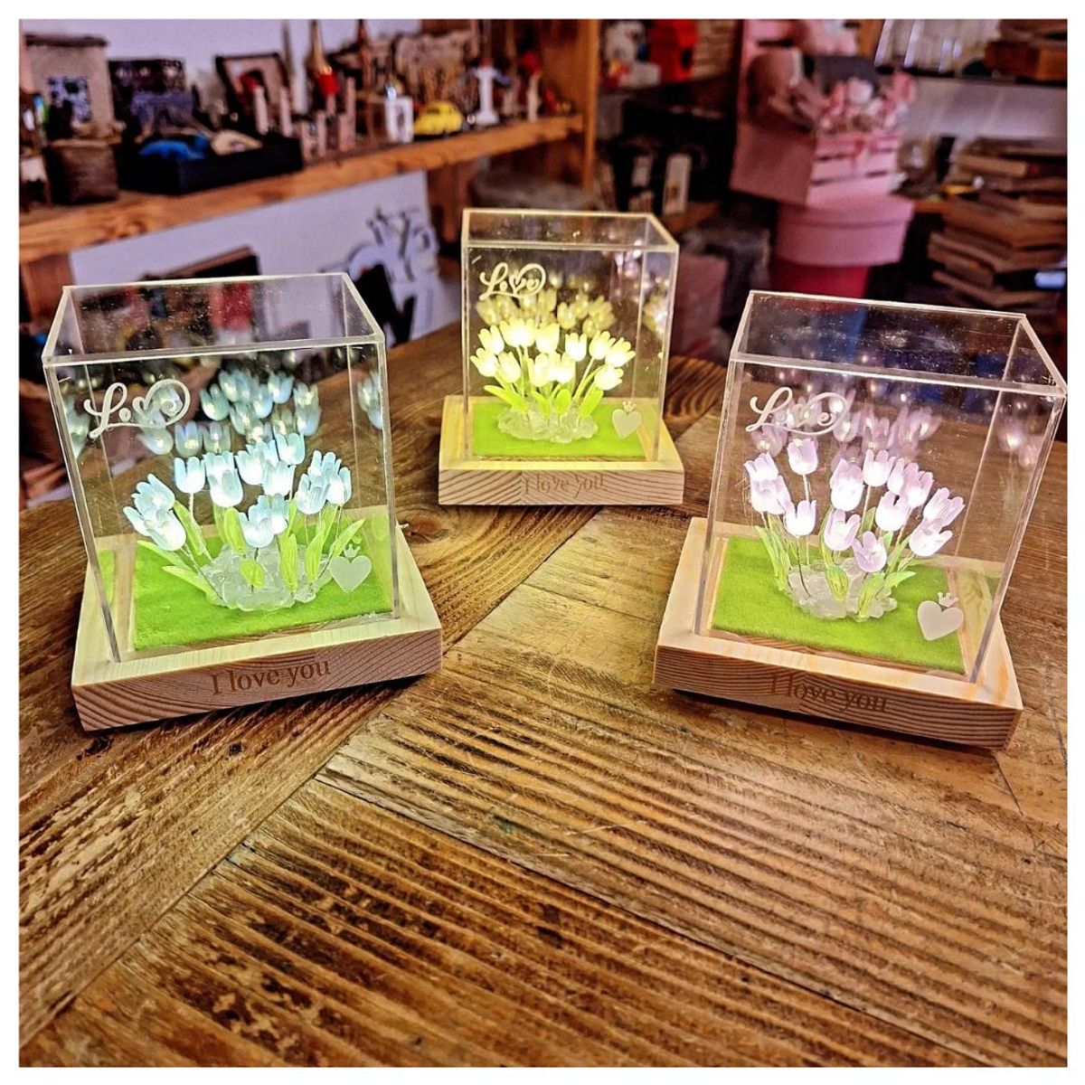 GENERICO - LAMPARA DE TULIPANES INFINITOS