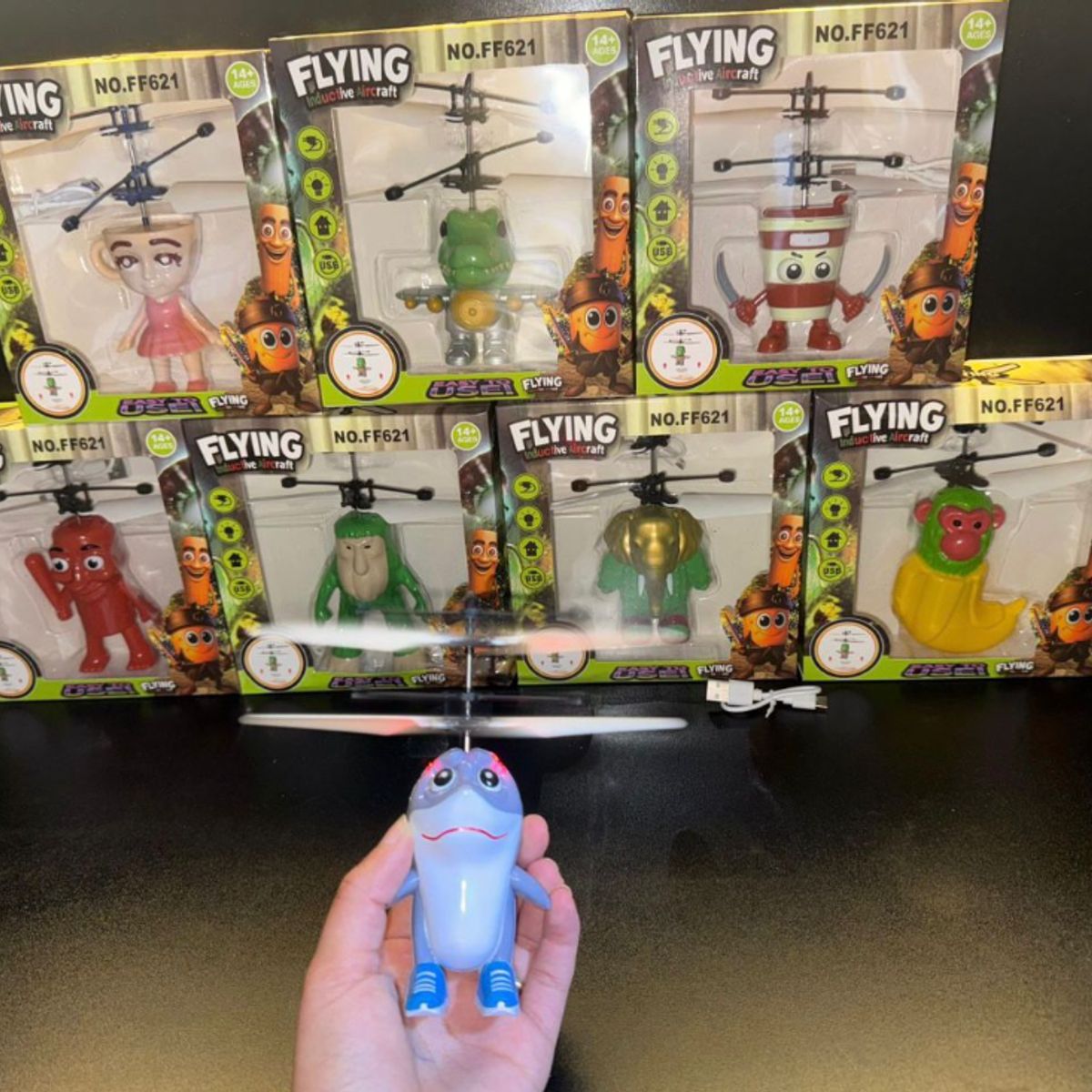 GENERICO - TRALALERO TRALALA BALERINA VOLADOR - con Luces y Movimiento