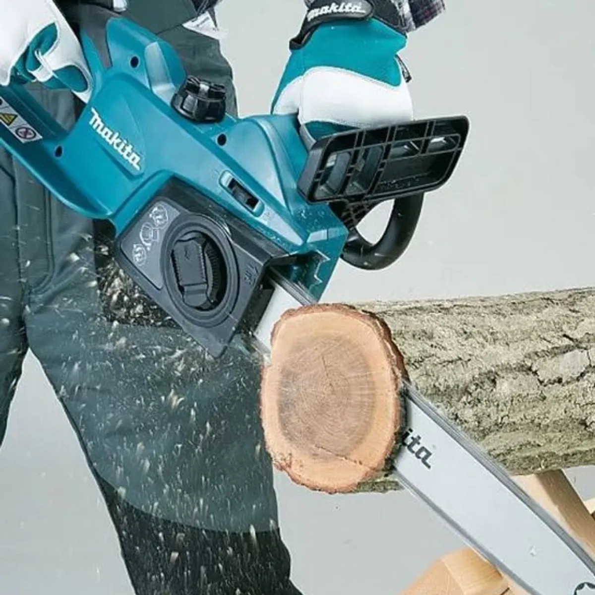 MAKITA - Electrosierra 16 400mm 1800watts Makita UC4041A