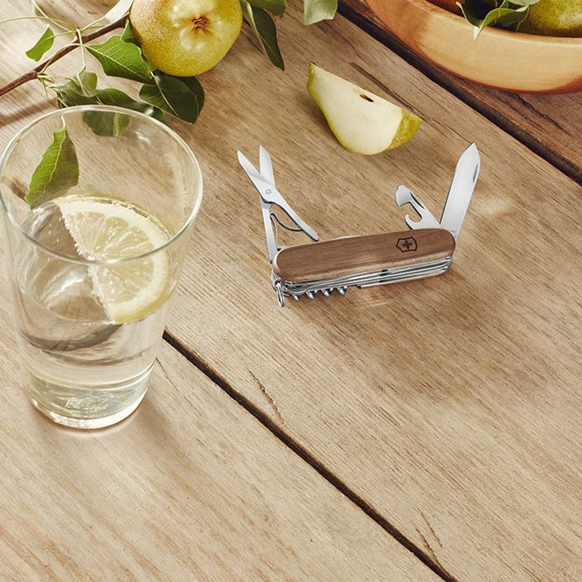 Victorinox - Navaja Huntsman de madera color Nuez Victorinox