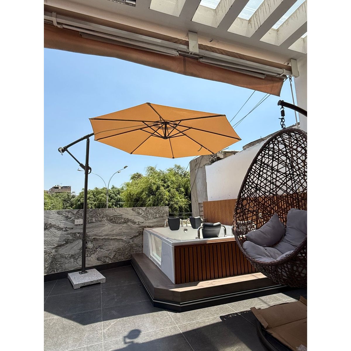 GENERICO - SOMBRILLA PARA TERRAZA LATERAL CON BASE DE PIEDRA color Taupe
