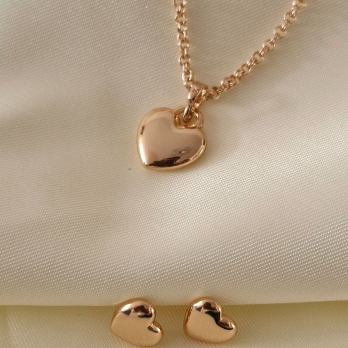 GENERICO - Collar Corazón y aretes bombita enchapado en oro 18K