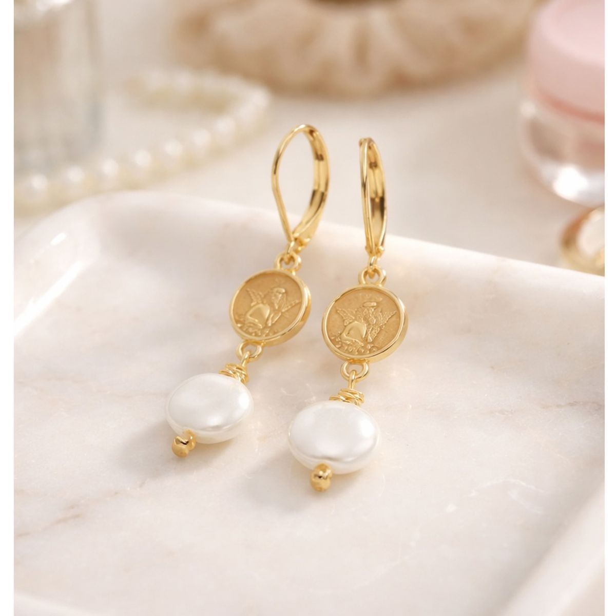 YANBAL - Hermosos Aretes Milagros Perle con Detalle de Angelitos y perlas