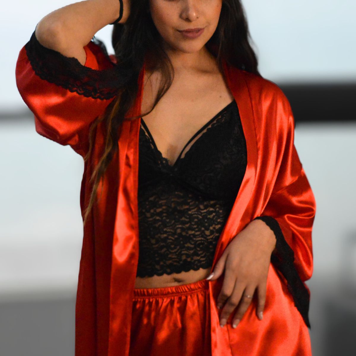 GENERICO - CONJUNTO DE PIJAMA ROJA CON BLONDA NEGRA