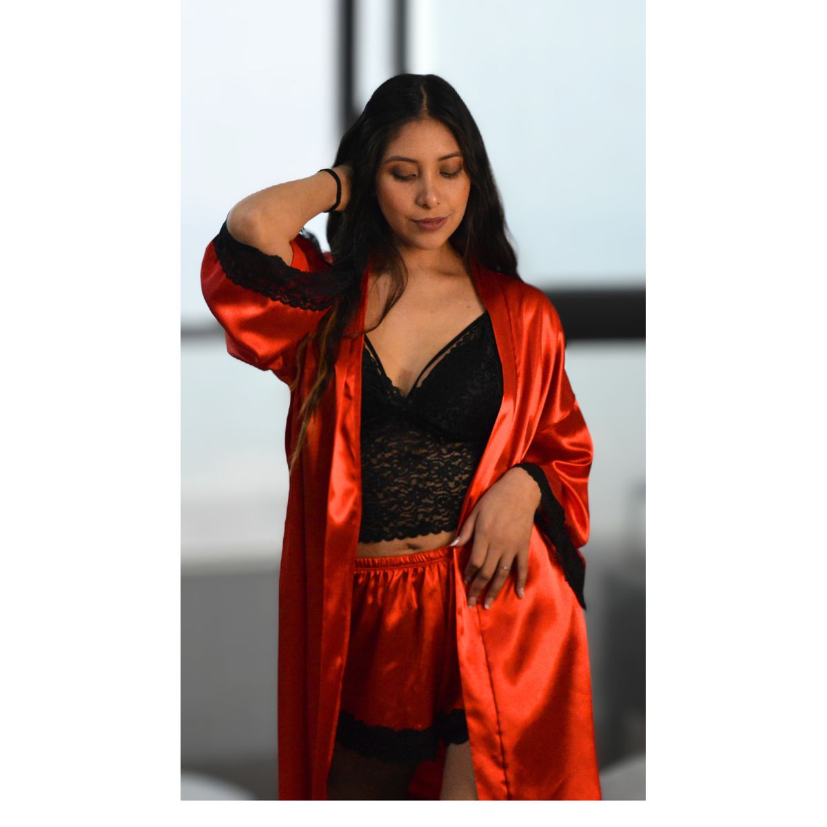 GENERICO - CONJUNTO DE PIJAMA ROJA CON BLONDA NEGRA