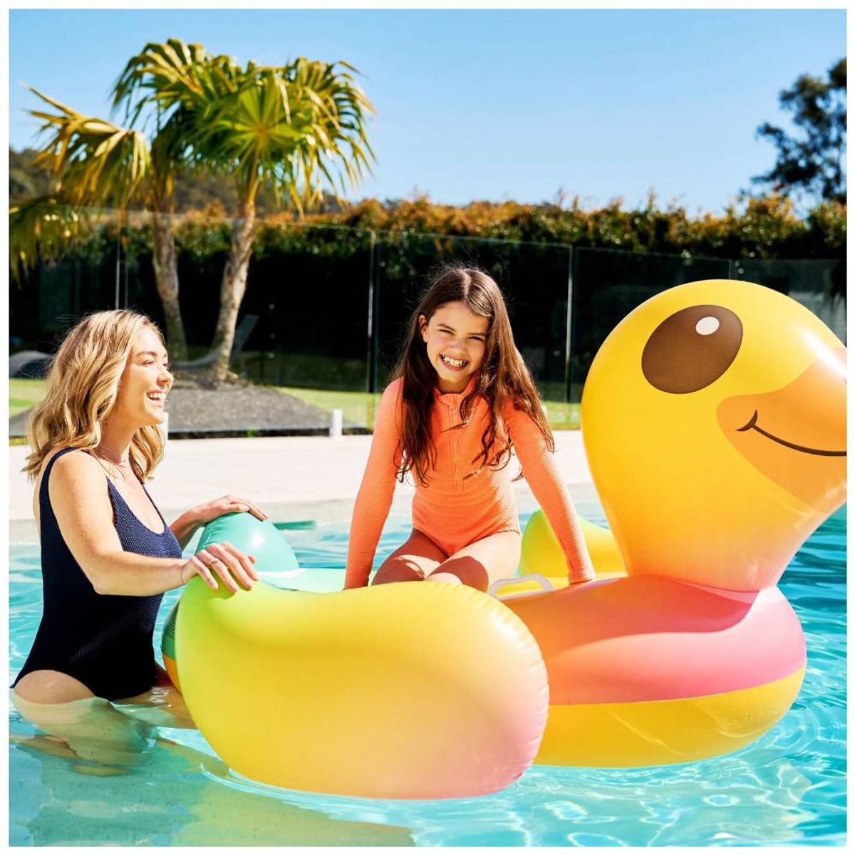 GENERICO - Flotador Inflable Pato Multicolor con Asas para Piscina y Playa