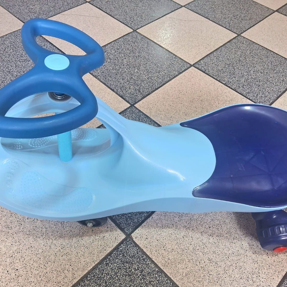 GENERICO - SWING CAR carrito montable para niños y niñas hasta los 6 años de edad, full diversión.