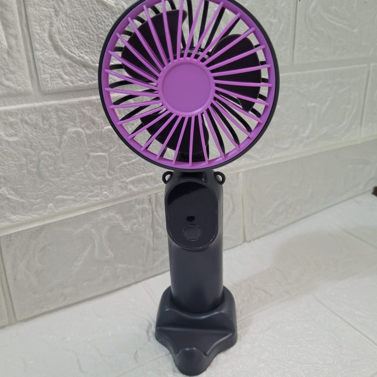 GENERICO - VENTILADOR RECARGABLE LILA Y NEGRO DE 6 VELOCIDADES