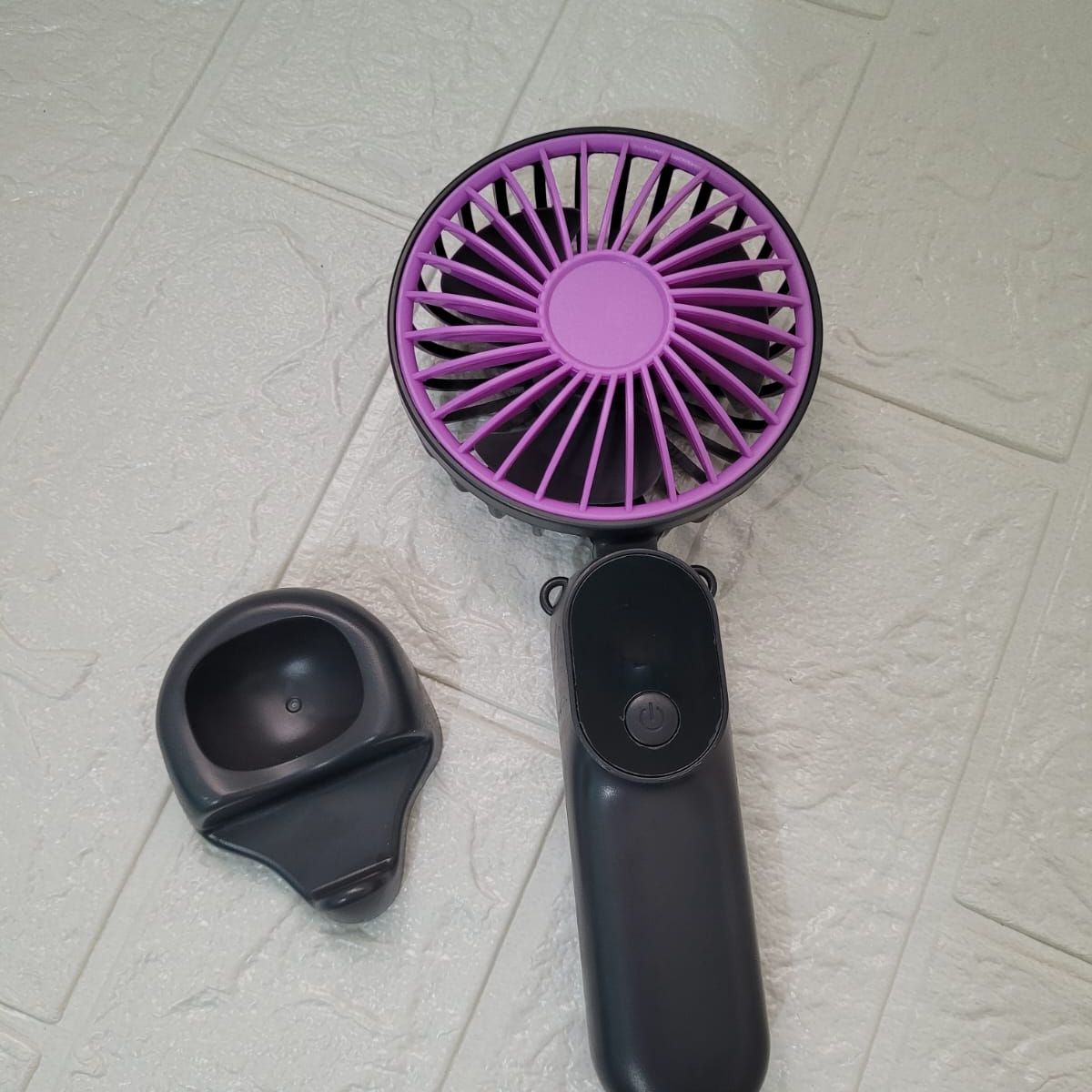 GENERICO - VENTILADOR RECARGABLE LILA Y NEGRO DE 6 VELOCIDADES