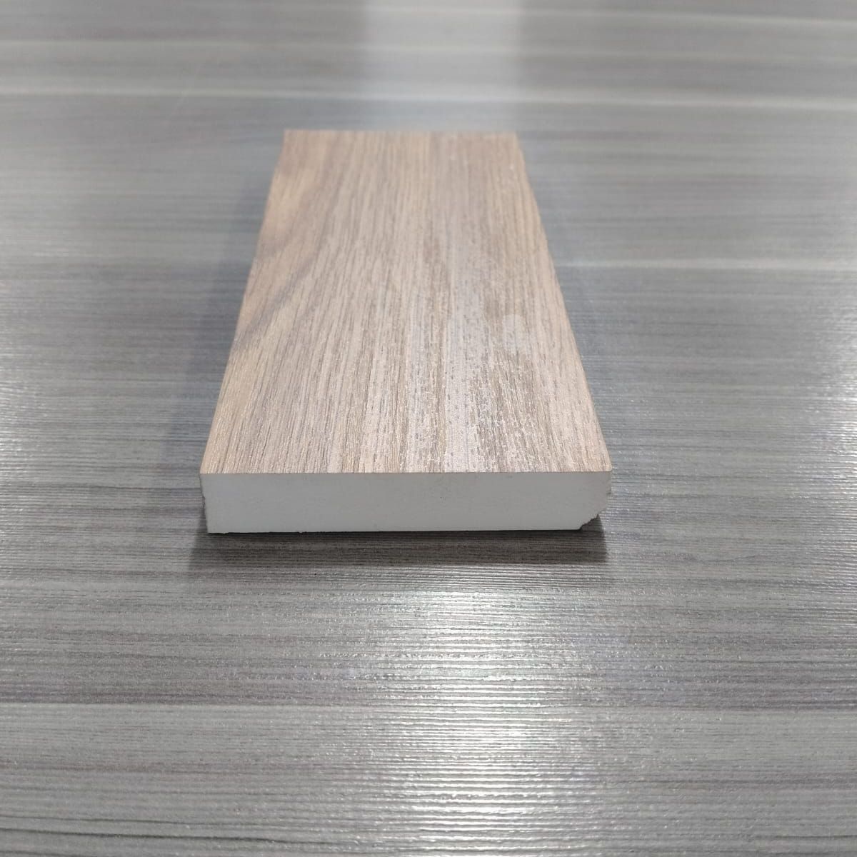 BALEXPO - ZOCALO WPC ROBLE MIEL 8CM ALTOANGULAR MEDIDAS 2400X80X15MM