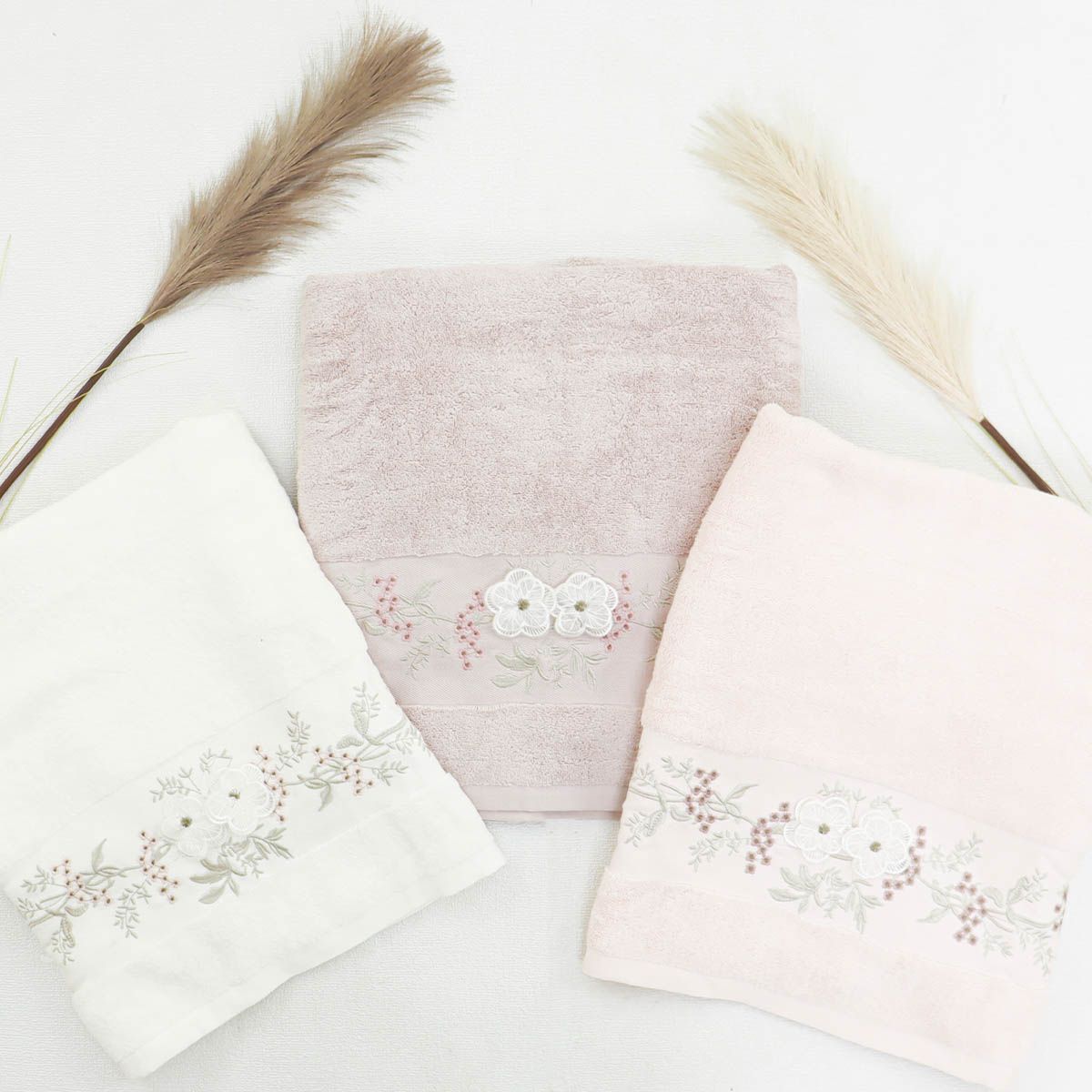 EVYTONY - TOALLA PARA NIÑA - MODELO ROSAS