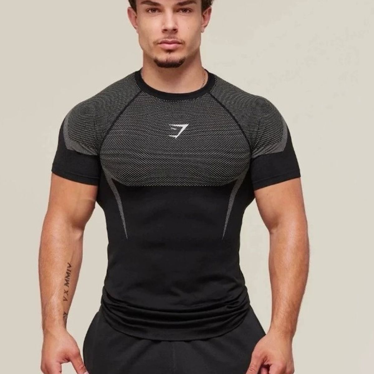 GENERICO - Gymshark Onyx V5 Polo Deportivo Negrogris Edición Limitada Fit Atlético