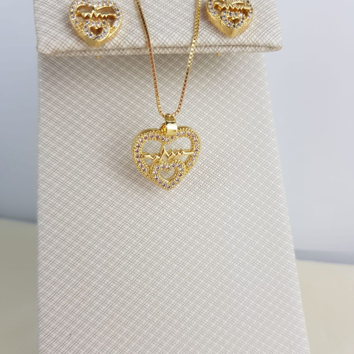 GENERICO - JUEGO DE COLLAR Y ARETES CORAZÒN LIVE