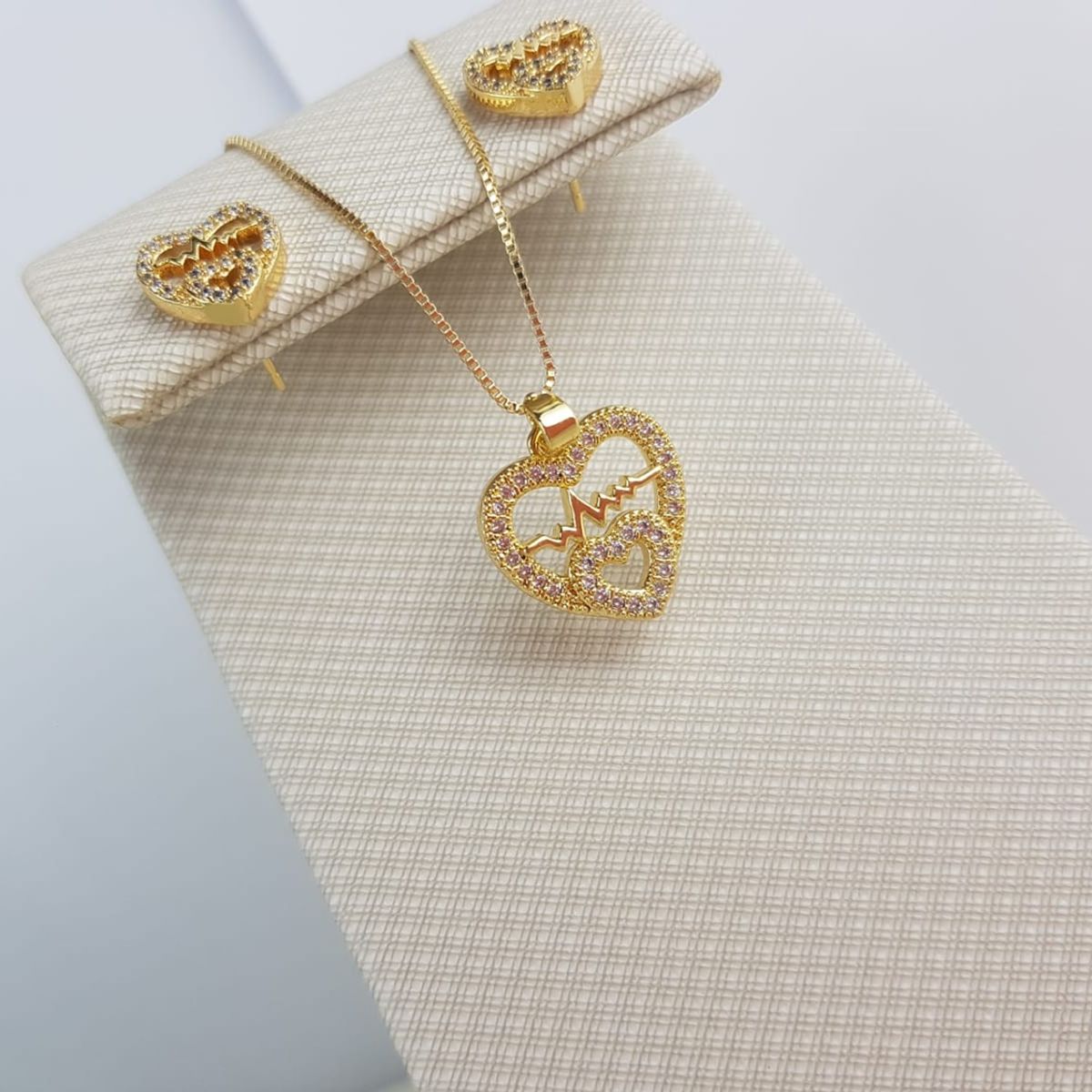 GENERICO - JUEGO DE COLLAR Y ARETES CORAZÒN LIVE