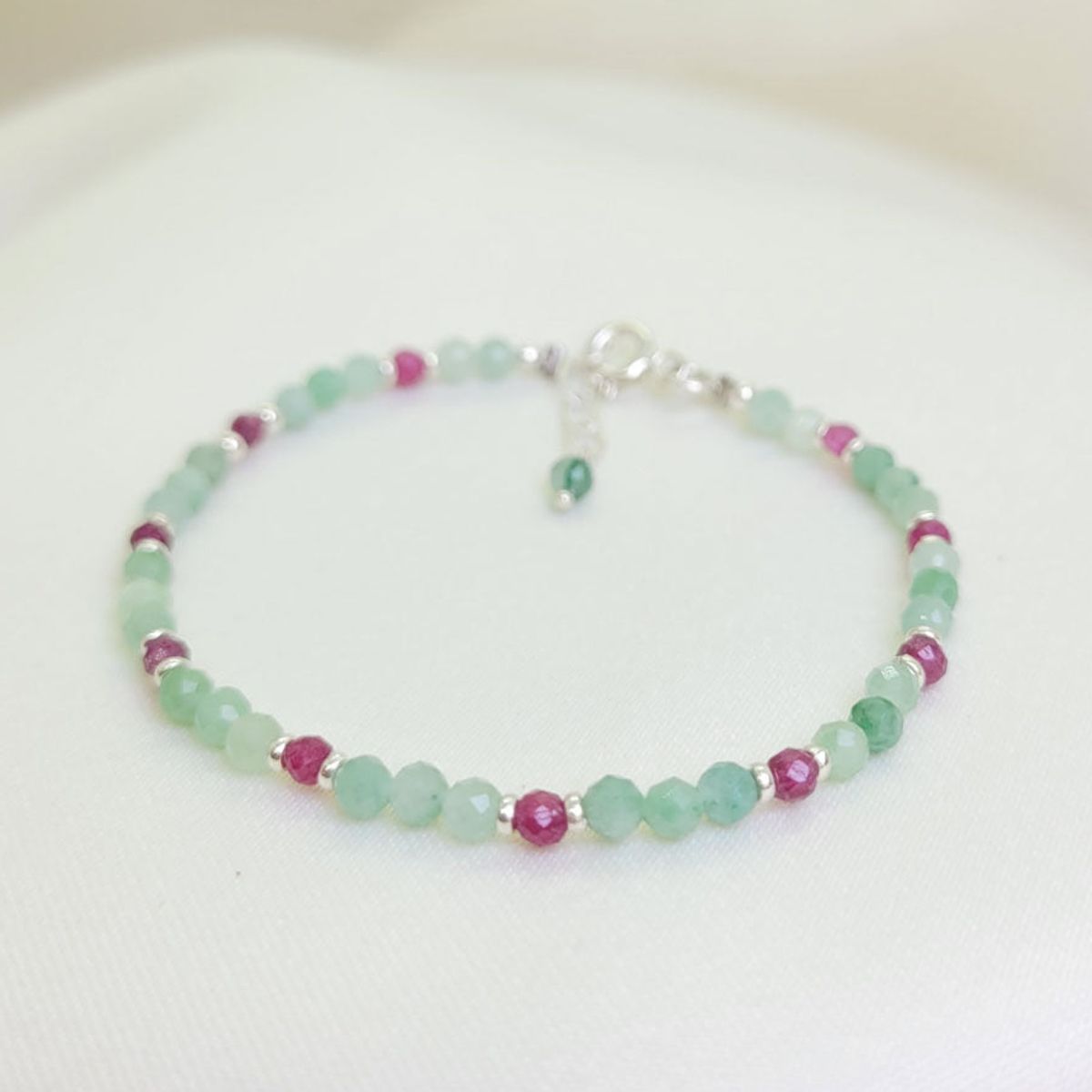 INTUERI - Pulsera Jade y Rubí Natural