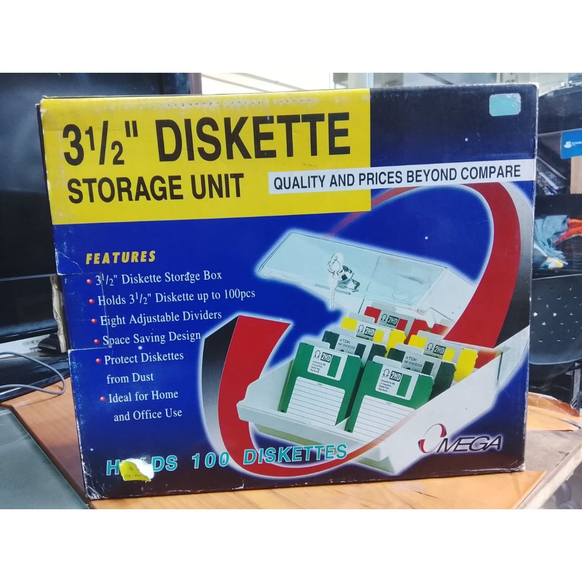 MEGA - DISKETTE STORAGE UNIT 3 1/2 MEGA HOLDS 100 DISKETTES MODELO 651399