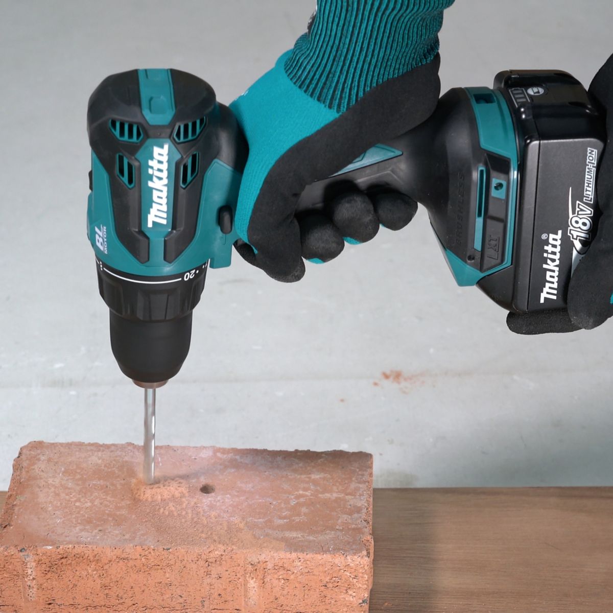 MAKITA - TALADRO PERCUTOR LXT 18V  2 VEL. / BL-XPT DHP490WVX MAKITA