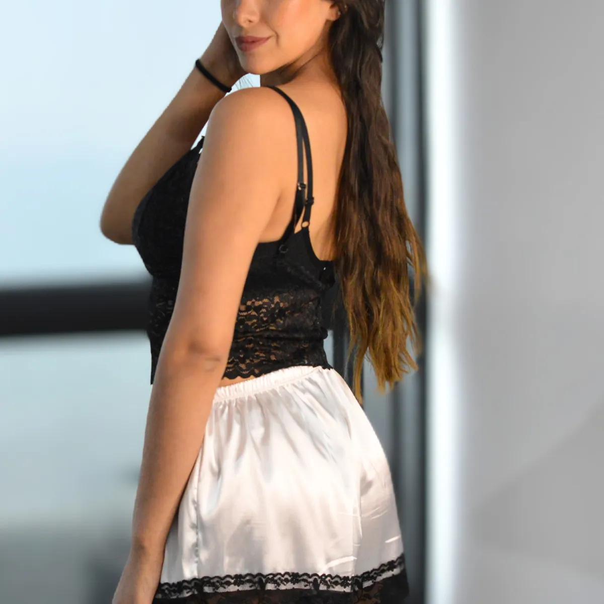 GENERICO - CONJUNTO DE PIJAMA BLANCO CON BLONDA NEGRA