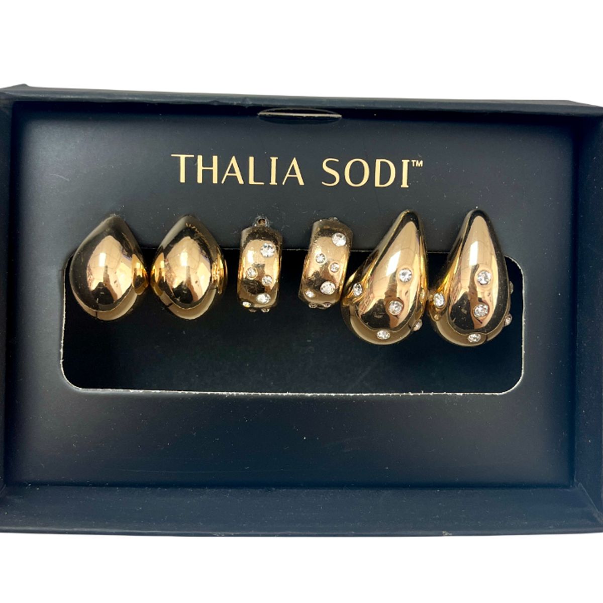 GENERICO - elegantes aretes dorados  Thalía Sodi