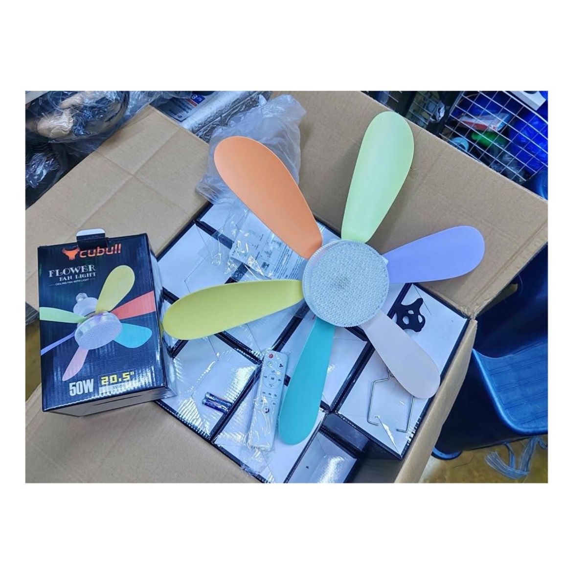 GENERICO - FOCO VENTILADOR DE TECHO, 3 LUCES 5 ASPAS DE COLORES