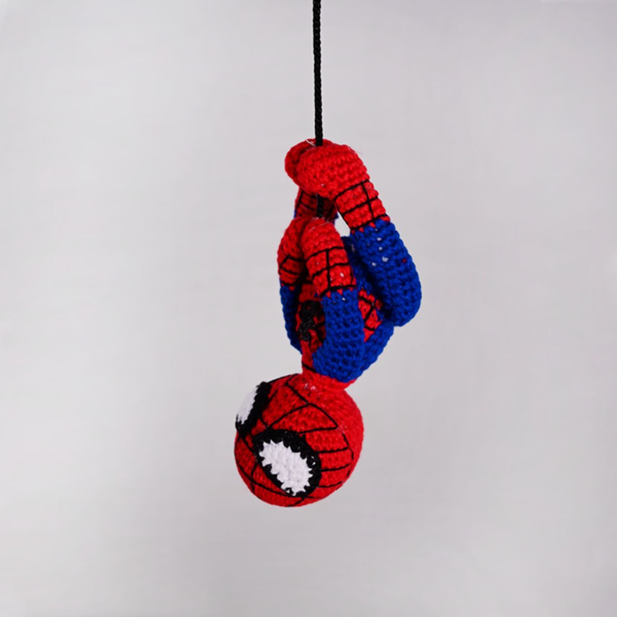 Spiderman para Colgar - Amigurumi, marca VI REGALANDO AMOR - Foto 2