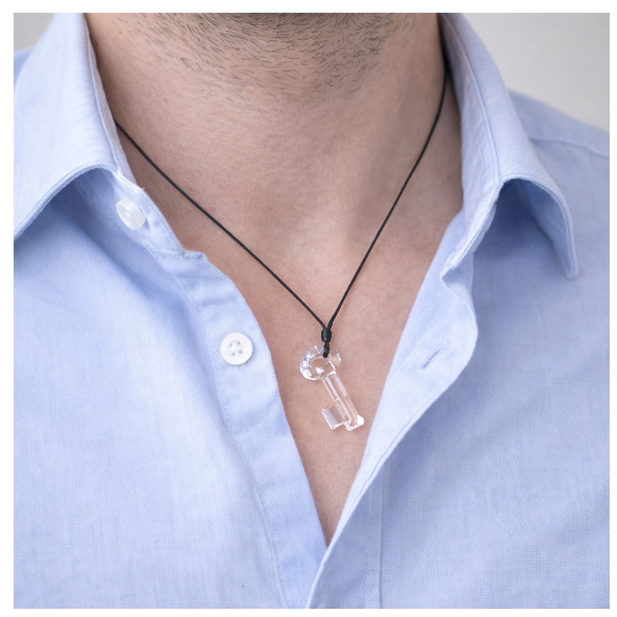 FERNANDA ROMERO JOYAS Y ACCESORIOS - COLLAR LLAVE DE CRISTAL TRANSPARENTE - FIRMA YOKO ONO - COLLAR AJUSTABLE