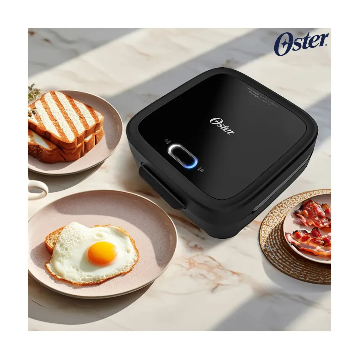 OSTER - Combo Oster Licuadora + Sandwichera Compacta + Hervidor