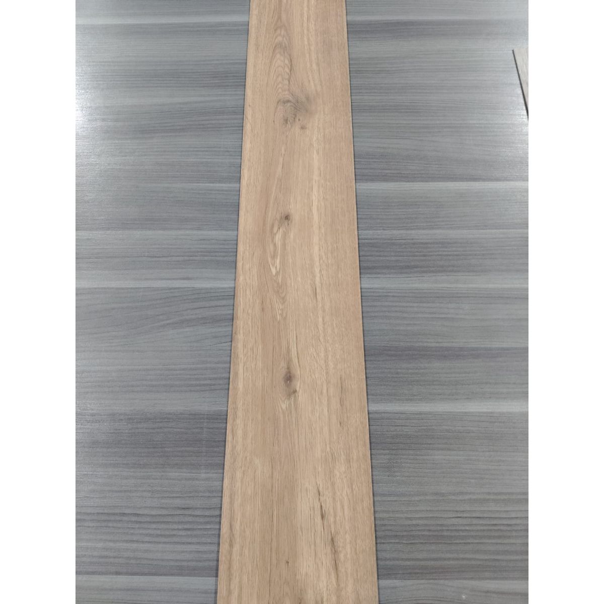 BALEXPO - PISO LVT ROBLE MIEL, MEDIDAS 2.5X152.4X1219.2MM, 0.5 WL - CAJA: 3.345 M2