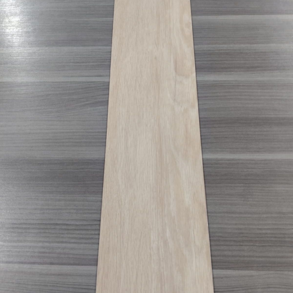 BALEXPO - PISO LVT LAS VEGAS, MEDIDAS 2.5X152.4X1219.2MM, 0.5 WL - CAJA: 3.345 M2