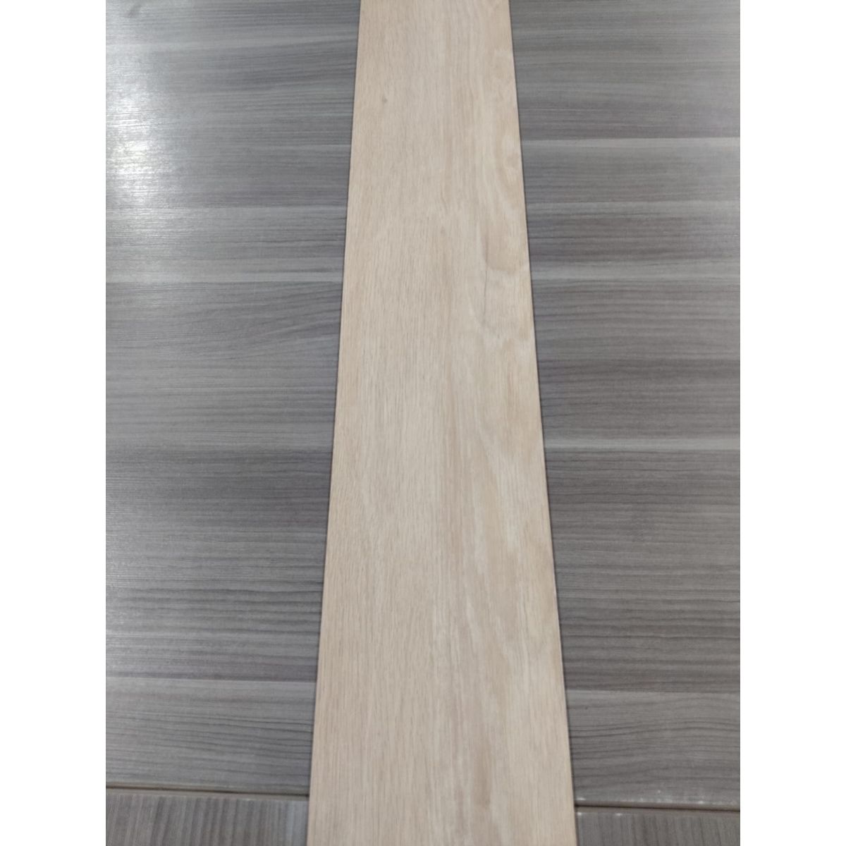 BALEXPO - PISO LVT LAS VEGAS, MEDIDAS 2.5X152.4X1219.2MM, 0.5 WL - CAJA: 3.345 M2