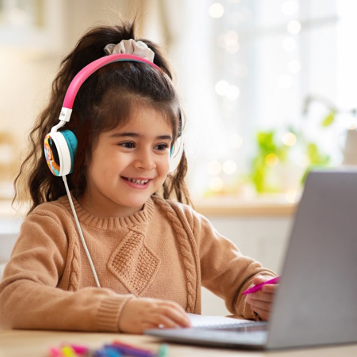 XTECH - AUDIFONOS CABLEADOS PARA NIÑAS XTECH XTH-D274PS PRINCESAS CONECTOR 35MM