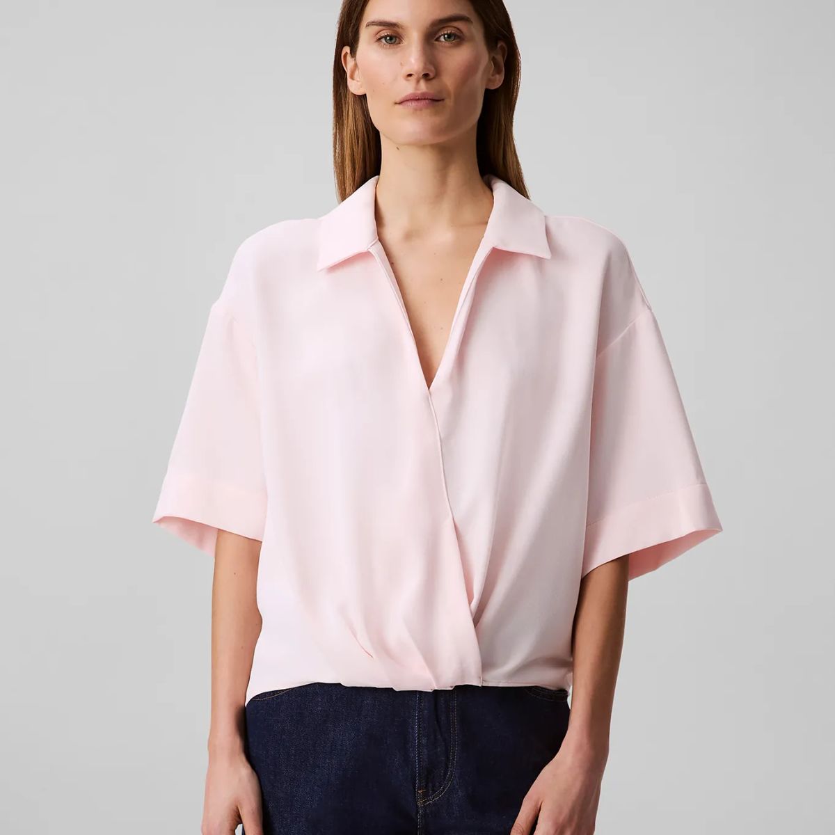CALVIN KLEIN - BLUSA CREPE FAUX WRAP SS TOP