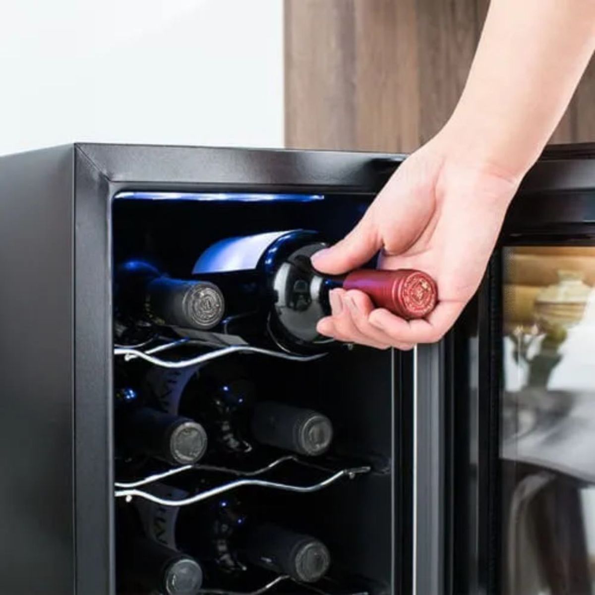 ELECTROLUX - Cava de Vinos Electrolux Termoeléctrica 8 Botellas Negra (ERW082XAMB)
