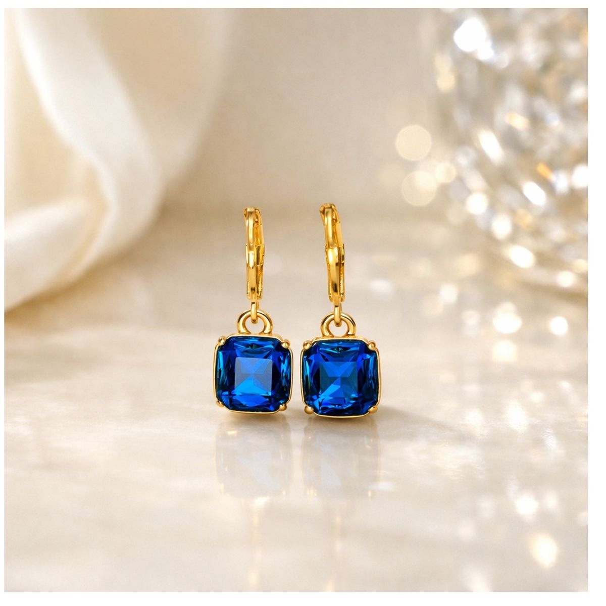 YANBAL - Hermosos Aretes Elodie Blu Pequeños y Delicados color Azul Brillante con baño en oro